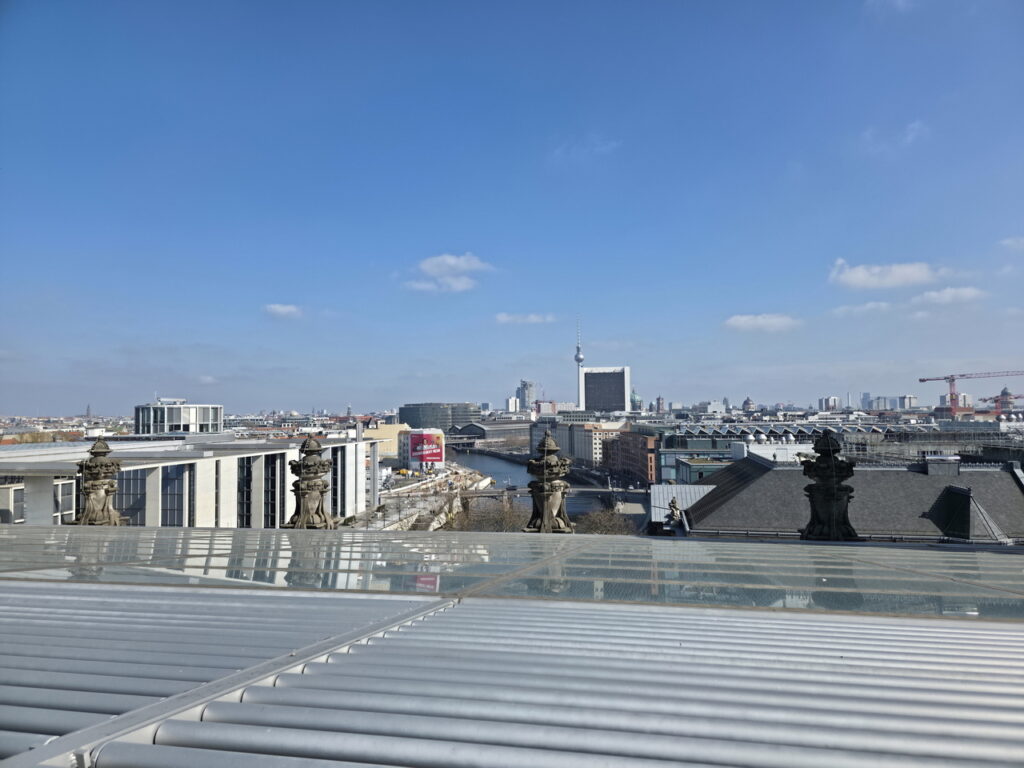 Blick von der Dachterrasse des Reichstagsgebäudes