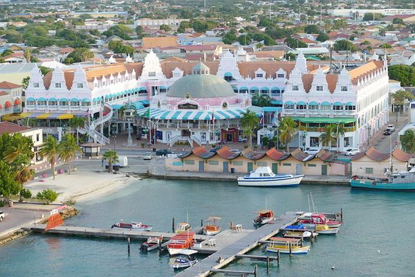 Oranjestad mit Hafen